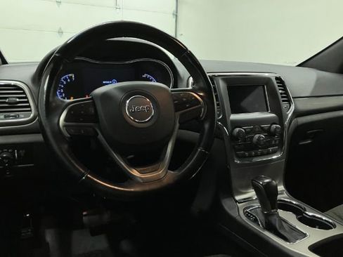 Used 2021 Jeep Grand Cherokee Laredo AWD/4WD image 24
