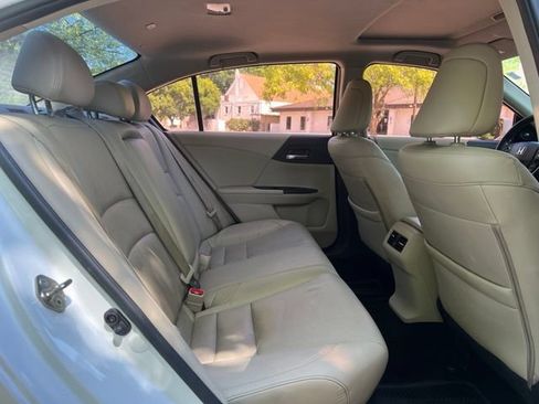 Used 2017 Honda Accord Touring image 19