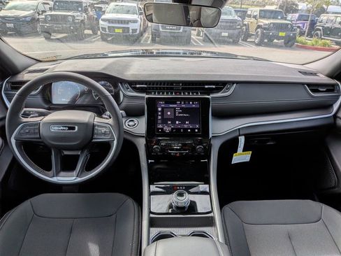 New 2026 Jeep Grand Cherokee Laredo X image 15