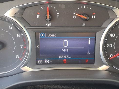 Used 2022 GMC Acadia SLE w/ Driver Convenience Package image 9