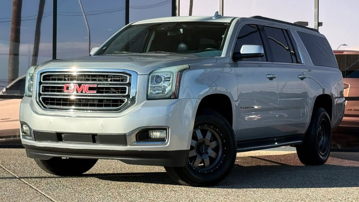 Used 2016 GMC Yukon XL SLT w/ Open Road Package RWD image 2