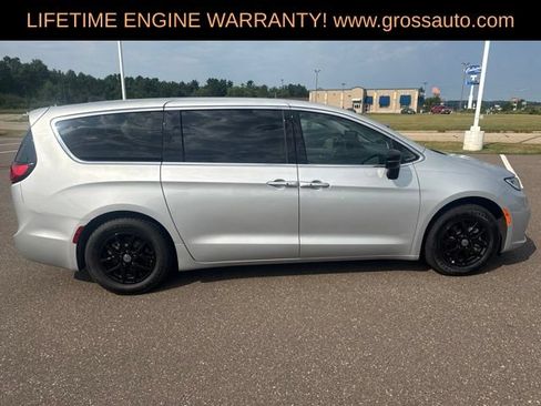 Certified 2024 Chrysler Pacifica Touring-L FWD image 33