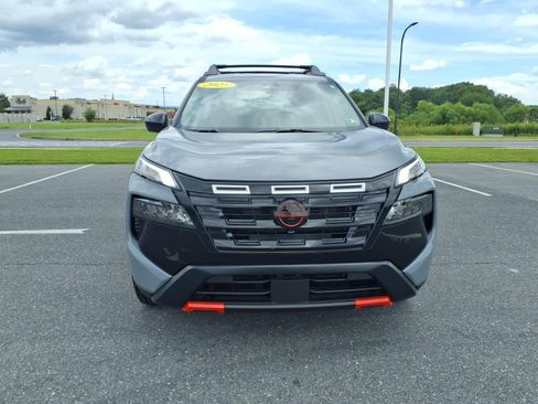 Used 2025 Nissan Rogue SV AWD/4WD image 2