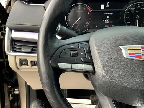 Used 2023 Cadillac XT4 Luxury w/ Cold Weather Package image 17