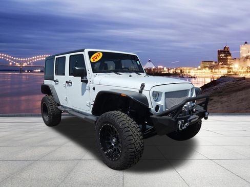 Used 2017 Jeep Wrangler Unlimited Sahara w/ Max Tow Package AWD/4WD image 4