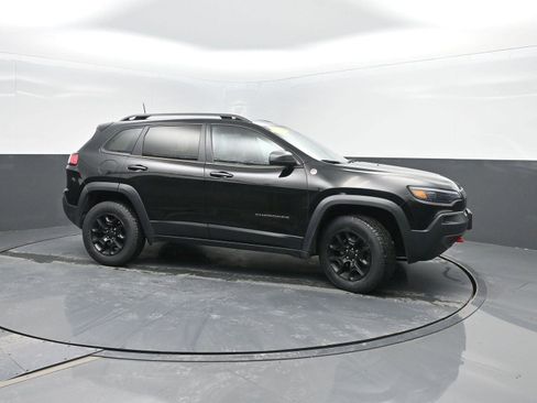 Used 2019 Jeep Cherokee Trailhawk w/ Cold Weather Group image 3