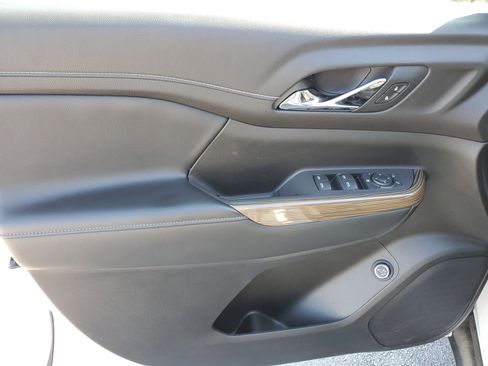 Certified 2022 GMC Acadia SLE w/ Driver Convenience Package image 23