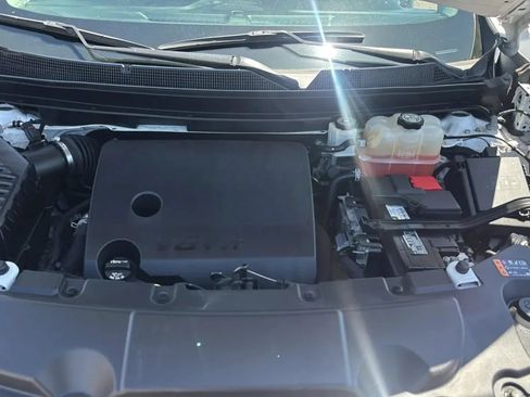 Used 2020 Chevrolet Traverse LT FWD image 22