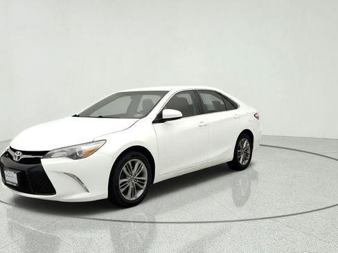 Used 2015 Toyota Camry SE FWD image 1