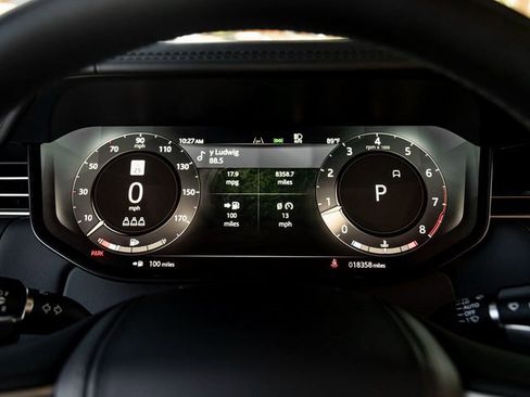 Used 2025 Land Rover Range Rover Autobiography image 17