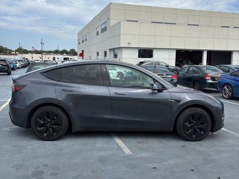 Used 2023 Tesla Model Y 2WD image 4