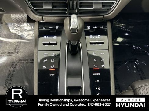 Used 2023 Porsche Macan AWD/4WD image 9