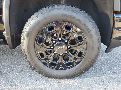 Used 2024 Chevrolet Silverado 2500 LTZ w/ LTZ Plus Package AWD/4WD image 5