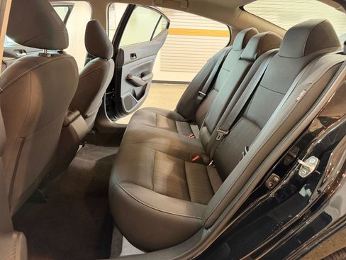 Used 2025 Nissan Altima 2.5 SV FWD image 24