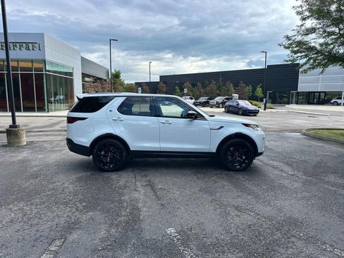 Used 2025 Land Rover Discovery S image 4