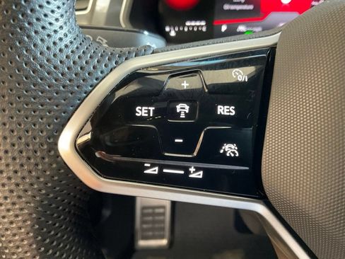 Used 2024 Volkswagen Tiguan SE R-Line AWD/4WD image 12