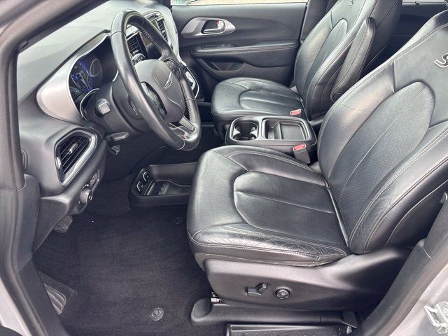 Used 2018 Chrysler Pacifica Touring-L w/ Premium Audio Group FWD image 11