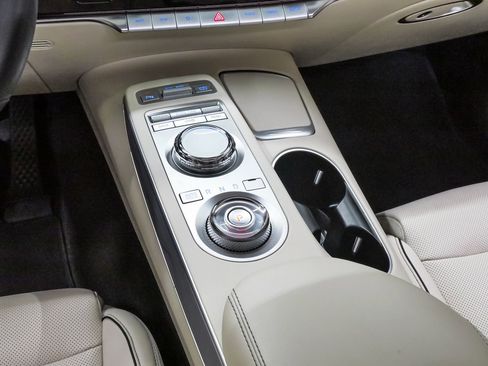 Certified 2023 Genesis GV70 2.5T Advanced w/ Advanced Package image 19