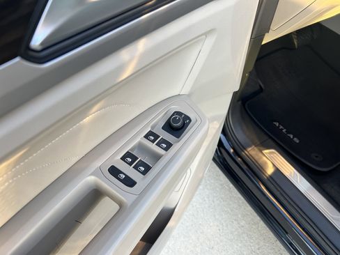 Used 2023 Volkswagen Atlas SE w/ Black Wheel Package image 14