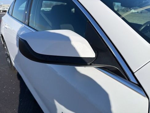 Used 2023 Chevrolet Malibu LT image 3