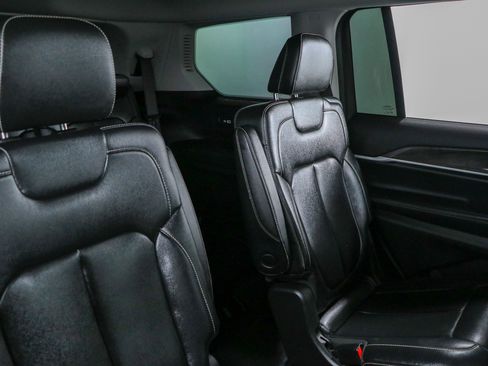 Used 2023 Jeep Grand Cherokee L Limited w/ Black Appearance Package AWD/4WD image 28