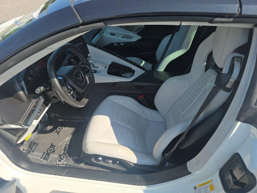 Used 2024 Chevrolet Corvette Stingray Premium Conv w/ Z51 Performance Package RWD image 4