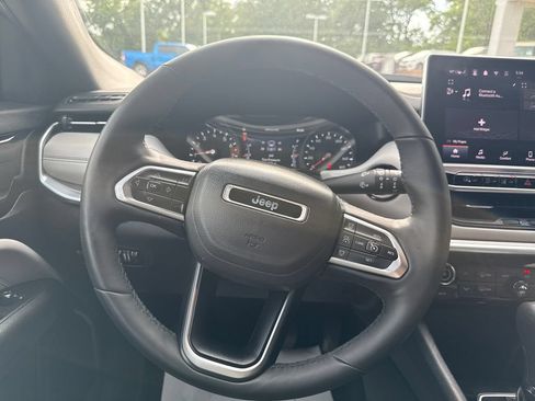 Used 2025 Jeep Compass Limited AWD/4WD image 14