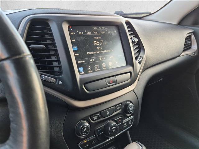 Used 2015 Jeep Cherokee Latitude w/ Cold Weather Group FWD image 12