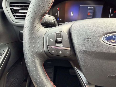 Used 2025 Ford Escape ST-Line image 8