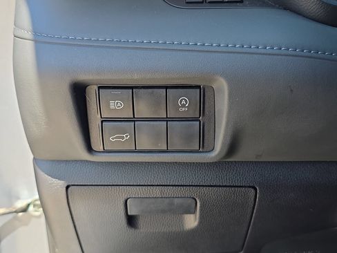 Used 2023 Toyota Highlander XLE FWD image 22