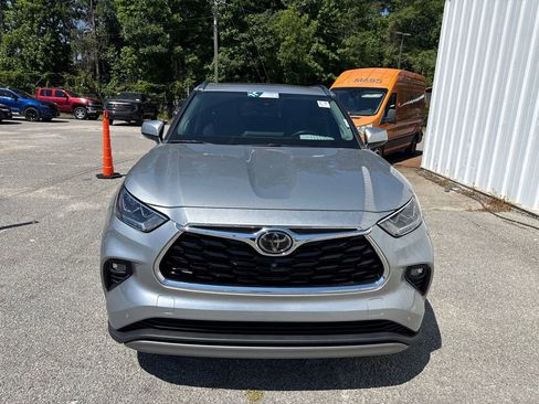 Used 2025 Toyota RAV4 LE AWD/4WD image 2