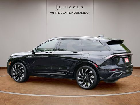 Used 2025 Lincoln Nautilus Reserve AWD/4WD image 7