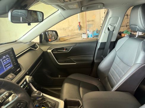 Used 2022 Toyota RAV4 XLE Premium AWD/4WD image 32