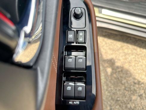 Used 2018 Subaru Outback 3.6R Touring AWD/4WD image 12
