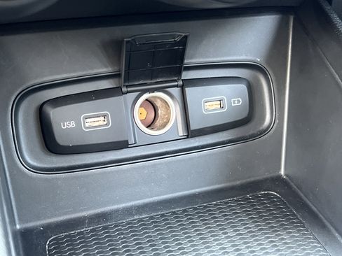 Used 2022 Hyundai Venue SEL FWD image 32