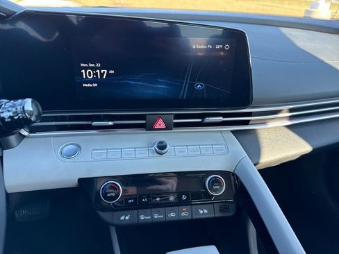 Used 2023 Hyundai Elantra Limited image 19