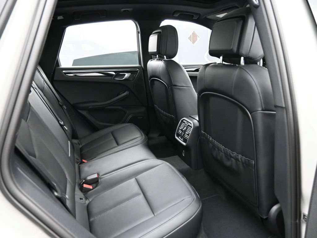 Certified 2026 Porsche Macan AWD/4WD image 28