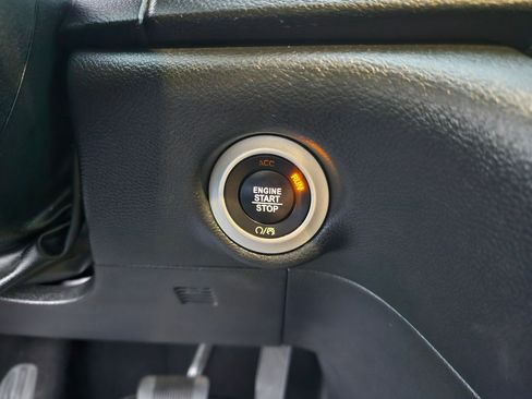 Used 2020 Chrysler Pacifica Touring-L Plus image 21