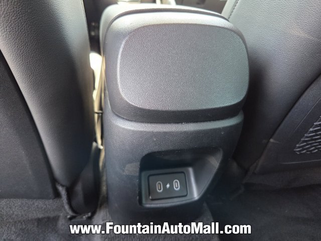 Used 2025 Hyundai Elantra Limited FWD image 13