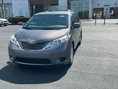 Used 2017 Toyota Sienna LE