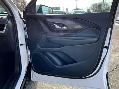 Used 2024 GMC Terrain SLE image 12