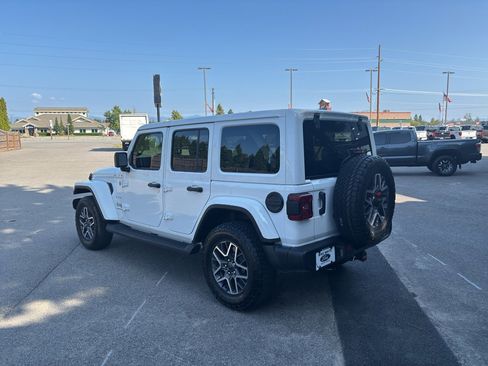 Used 2024 Jeep Wrangler Sahara image 6