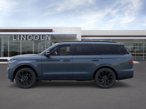 New 2026 Lincoln Navigator Reserve w/ Jet Appearance Package image 3