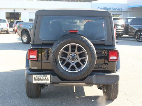 Used 2021 Jeep Wrangler Unlimited Sport AWD/4WD image 6