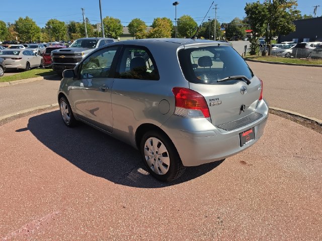Used 2009 Toyota Yaris 2-Door Hatchback w/ Convenience Pkg FWD image 3