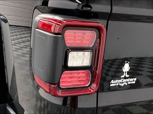 Used 2024 Jeep Gladiator Mojave AWD/4WD image 35