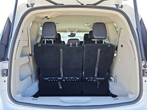 Used 2024 Chrysler Pacifica Touring-L FWD image 30