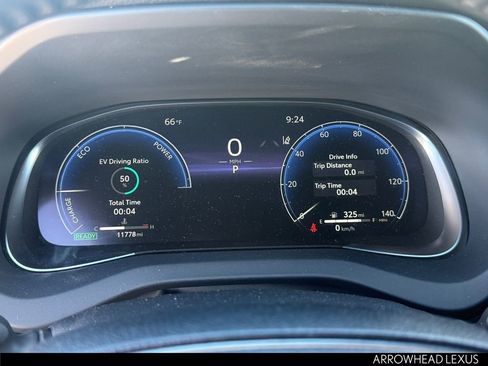 Used 2024 Toyota Venza Limited image 19