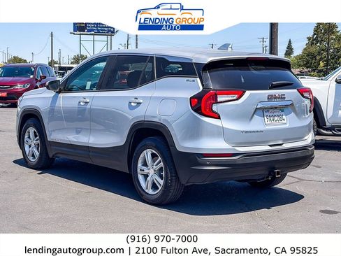 Used 2022 GMC Terrain SLE FWD image 2