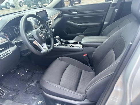 Used 2024 Nissan Altima 2.5 SV AWD/4WD image 17